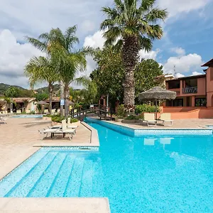 Aparthotel Village ***